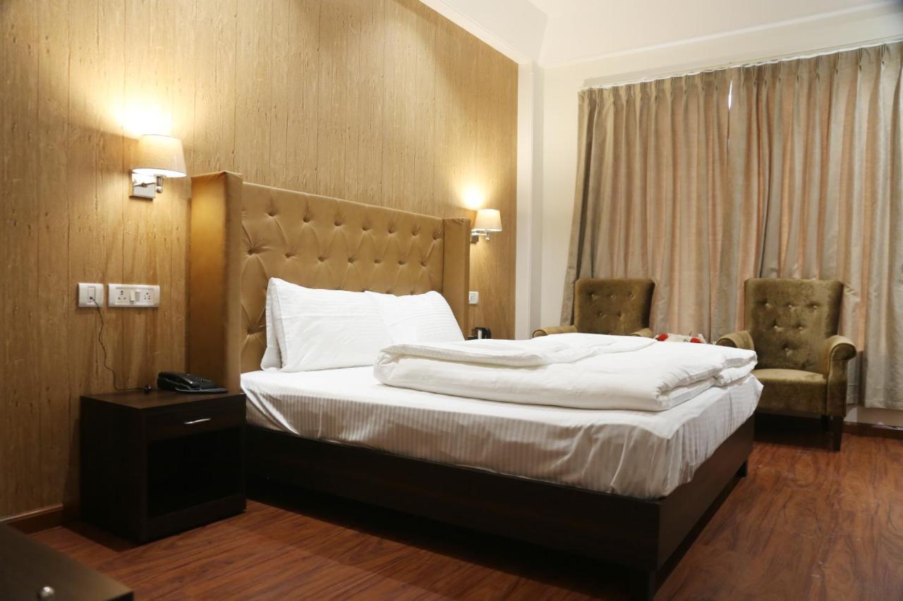 Awadh Inn Noida Exterior foto