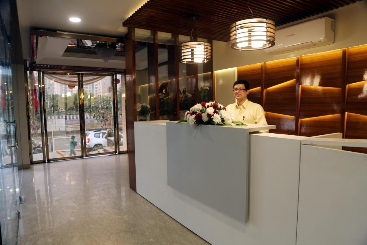Awadh Inn Noida Exterior foto