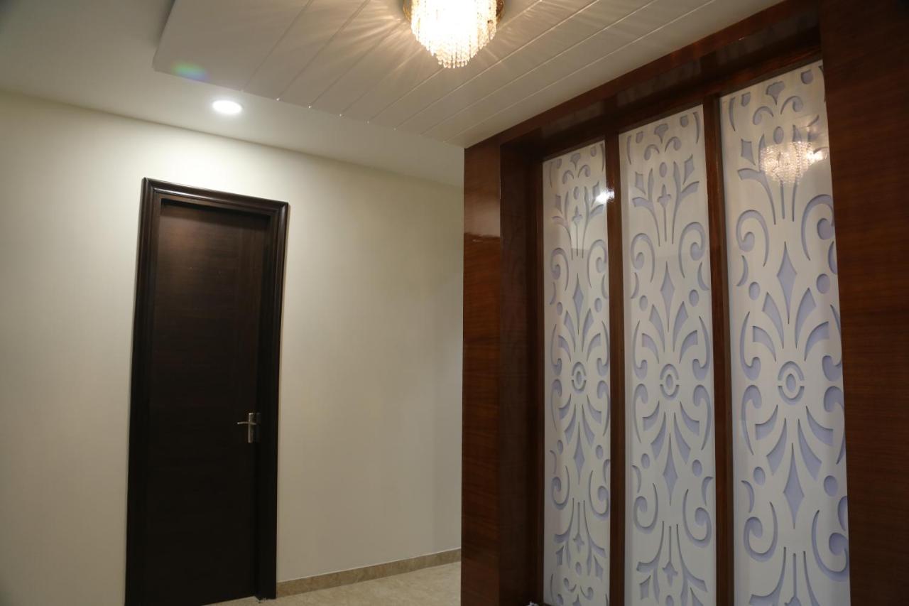Awadh Inn Noida Exterior foto