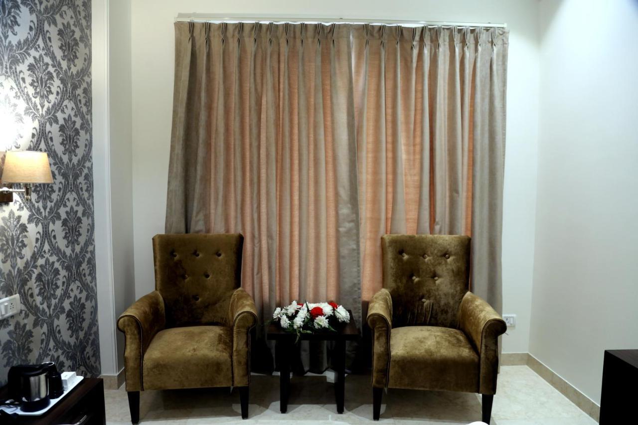 Awadh Inn Noida Exterior foto